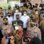 Kapolda Sulsel Bersama Plt. Gubernur Sulsel Pantau Penerapan Prokes di Pasar Butung dan Mall Panakukkang Makassar