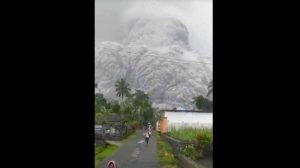 gunung-semeru-meletus-lagi-pada-sabtu-4122021