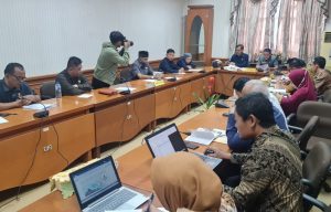 Saleh-SE-Pimpin-Rapat-RDP1-1024x656